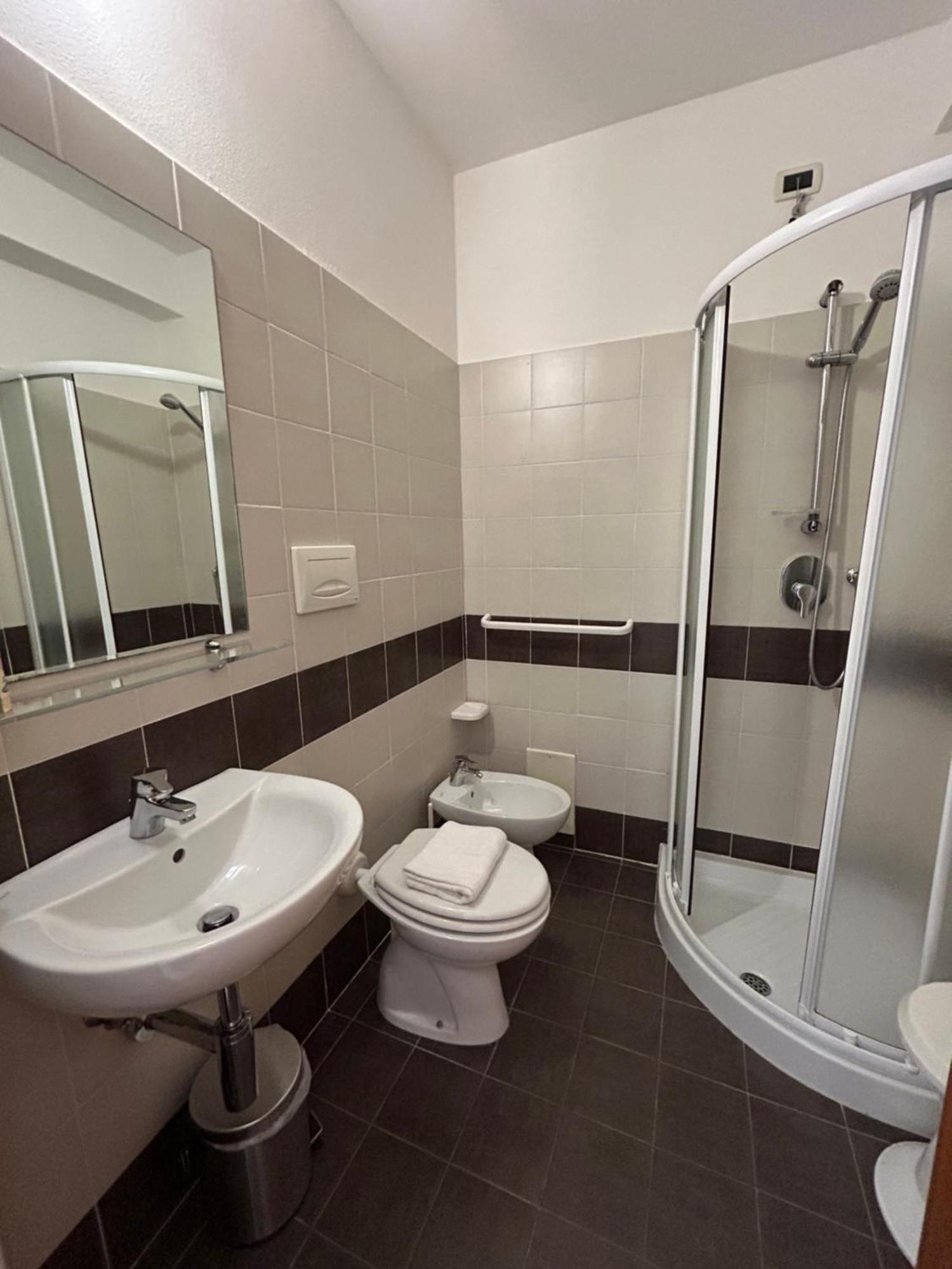 Hotel Favorita Чезенатико Экстерьер фото