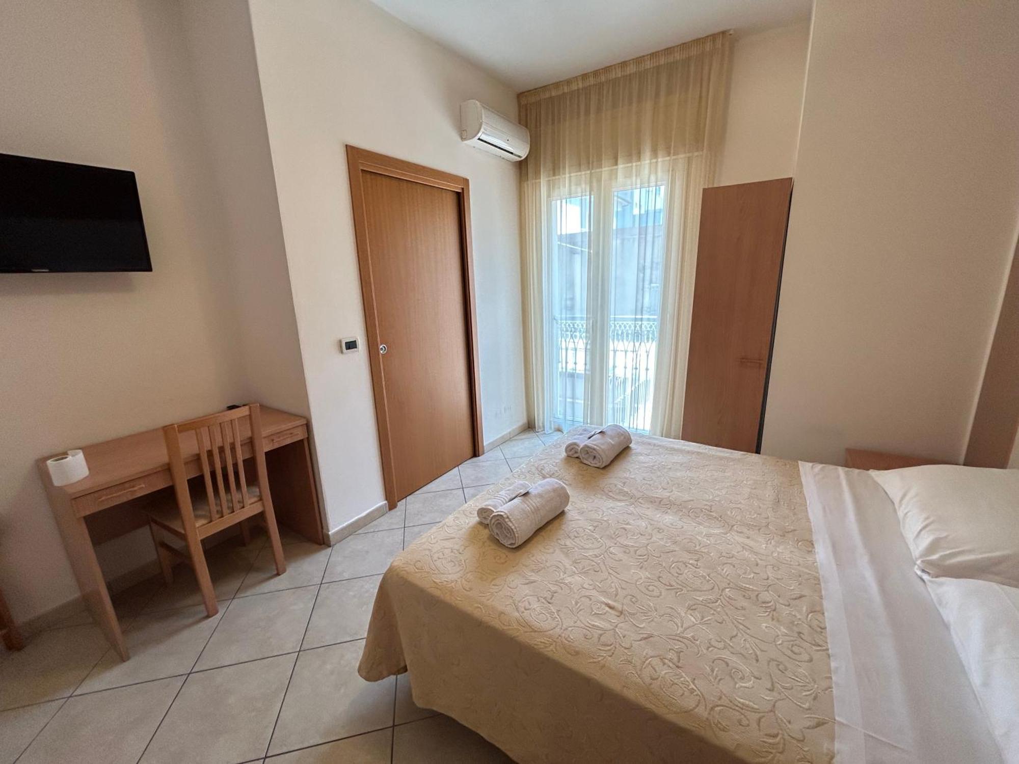 Hotel Favorita Чезенатико Экстерьер фото